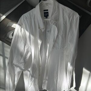 GAP White Dress Shirt with Long Sleeves and Standard Collar